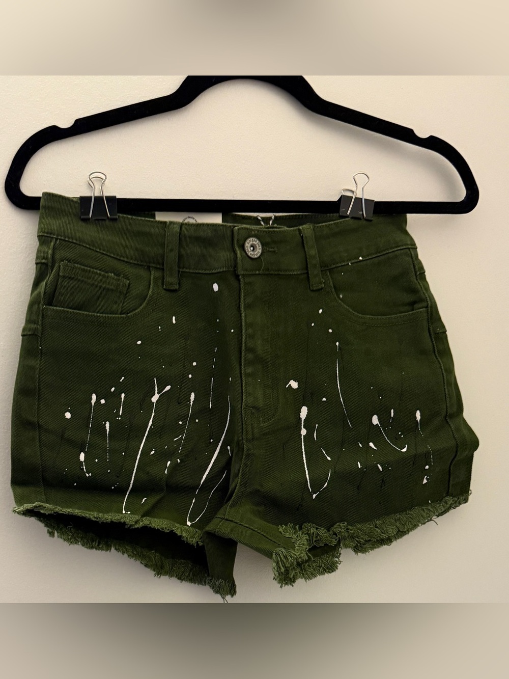 Women’s NWT Umgee Olive Green Paint Splatter Frayed Raw Hem Shorts Size 3